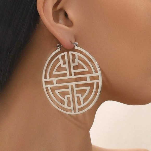 Quiet Luxury Boutique Jewelry - ✨NEW Elegant Silver tone Geometric Earrings